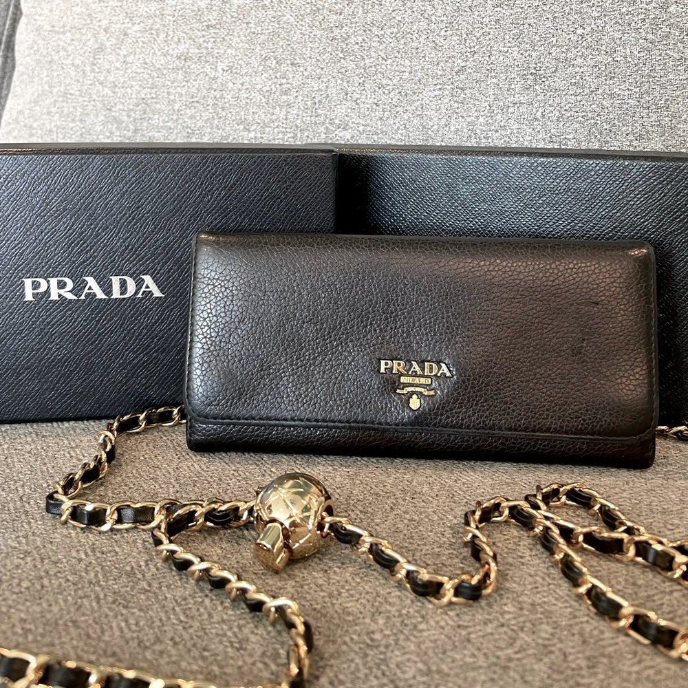 ❌SOLD❌ PRADA WALLET ON CHAIN